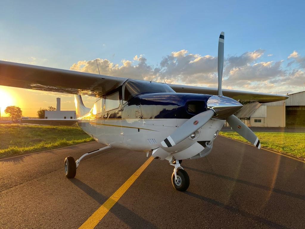 Cessna 210 – 1978 (Motor e hélice de caixa)