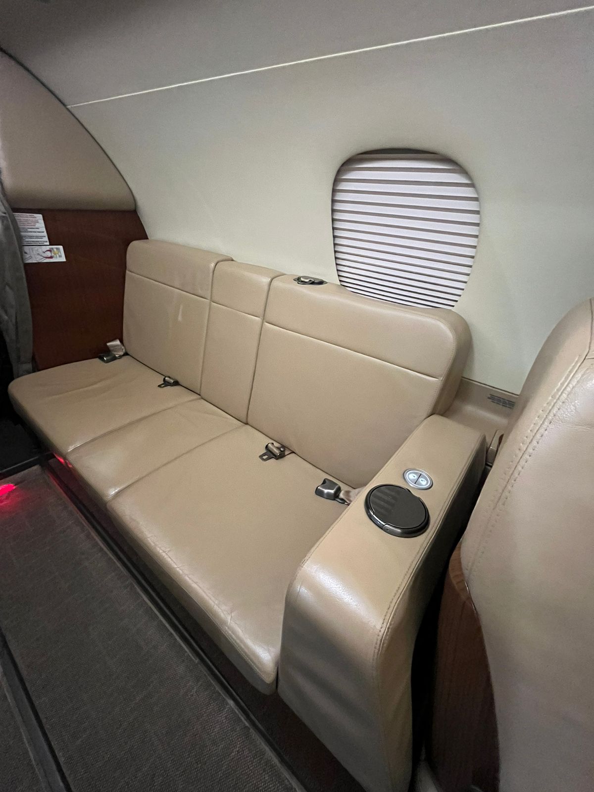 Phenom 300 – 2013 (1+10 Pax, ADS-B)